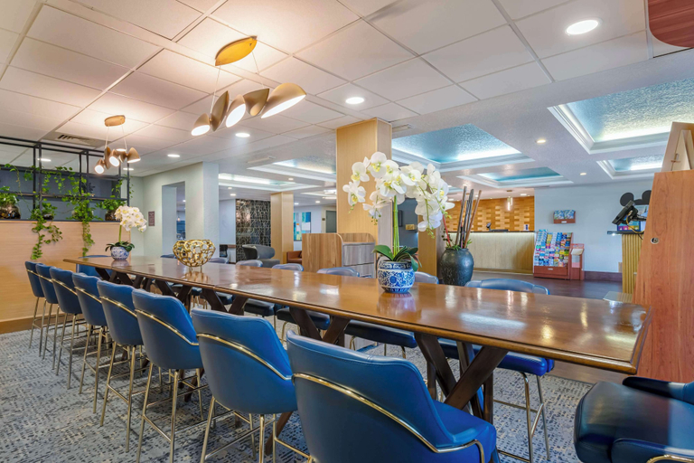 Food & Drinks 5, Best Western Plus Universal Inn, Orange