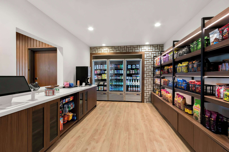 Food & Drinks 4, Everhome Suites Glendale Sports Entertainment District, Maricopa