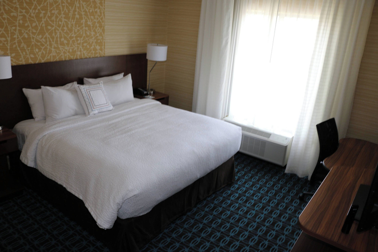 Bedroom 3, Fairfield Inn & Suites by Marriott Bowling Green, Wood