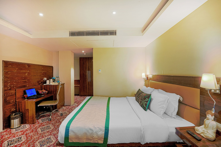 Bedroom 3, Aatmayog Luxury Manor Manali by Blueko Hotels, Kullu