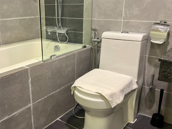 Bathroom 4