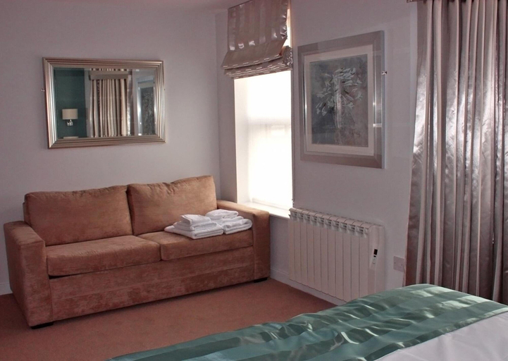 Others 5, McCafferty’s Guesthouse, London