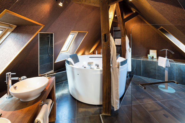 Bathroom 5, Château de Fère, Aisne