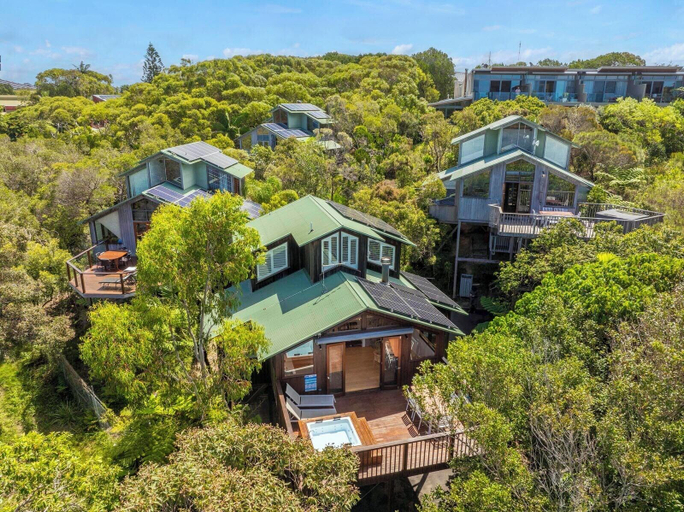 Exterior & Views 2, The Oasis Apartments and Treetop Houses, Byron