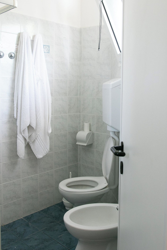 Bathroom 4, Hotel Hollywood, Rimini