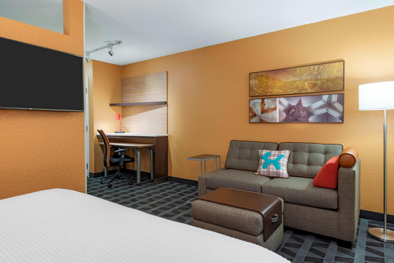 Bedroom 4, TownePlace Suites by Marriott Savannah Midtown, Chatham