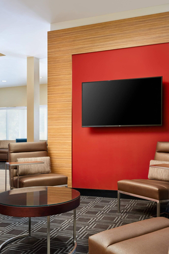 Public Area 2, TownePlace Suites by Marriott Leesburg, Lake