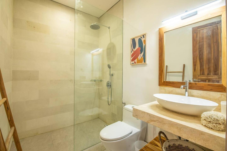 Bathroom 4, Opulent 6 Br In With Ocean View, 5 Mins To Savaya, Badung