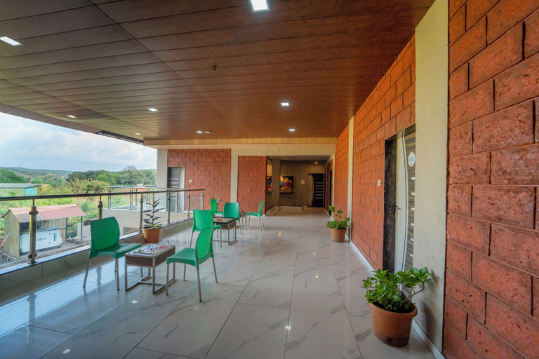 Food & Drinks 3, Treebo Iceberg 700Meters From Venna Lake, Satara