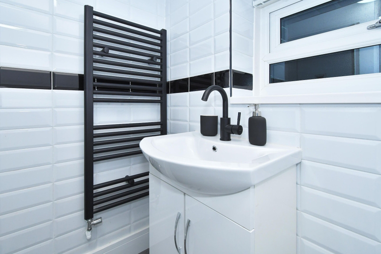 Bathroom 3, Townhouse @ 42 Minshull New Road Crewe, Cheshire East