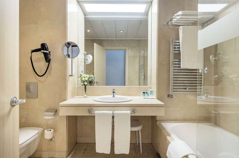 Bathroom 4, Hotel ILUNION Alcalá Norte, Madrid