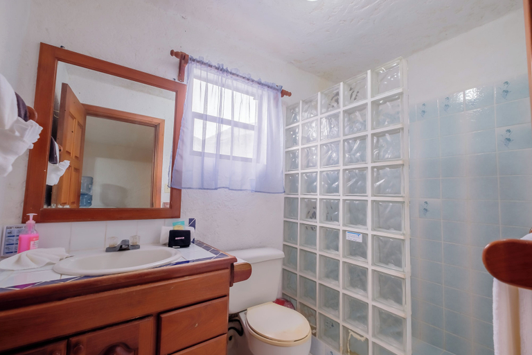 Bathroom 4, Seven Seas Resort