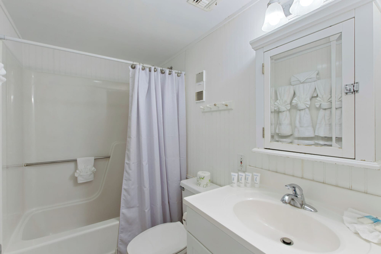 Bathroom 4, Plantation West Condos, Baldwin