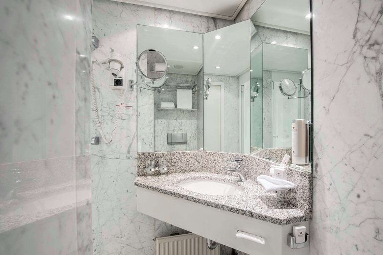 Bathroom 4, Best Western Premier Hotel Villa Stokkum, Main-Kinzig-Kreis