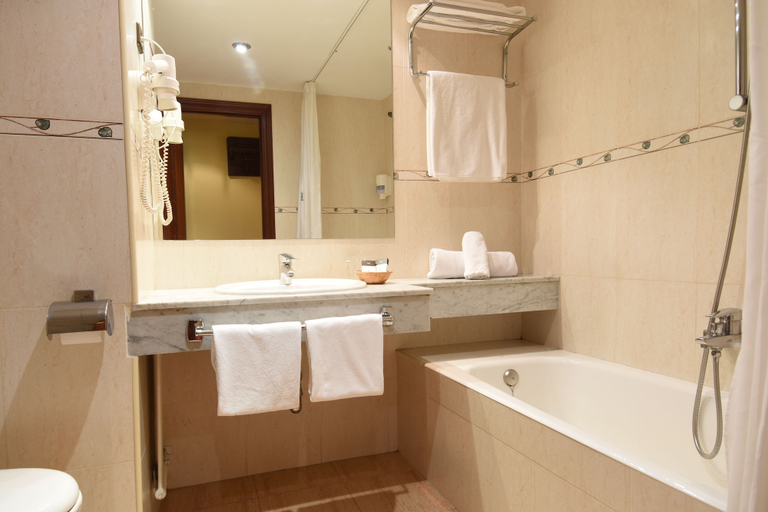 Bathroom 5, RVHotels Tuca, Lleida