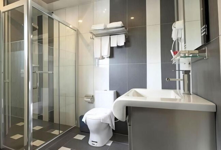 Bathroom 24