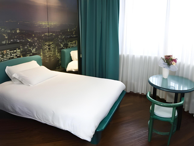 Bedroom 12