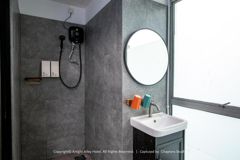 Bathroom 5, Knight Alley Hotel, Larut and Matang