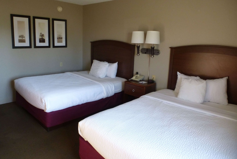 Bedroom 4, AmericInn by Wyndham Mitchell, Davison