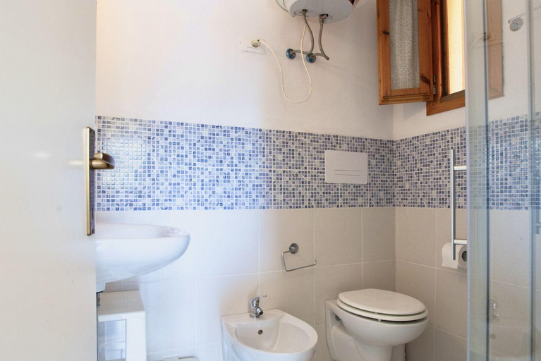 Bathroom 3, Porto Coda Cavallo Salina Bamba, Nuoro