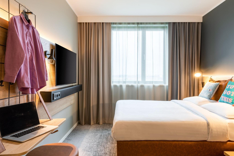Bedroom 4, Moxy Berlin Airport, Berlin