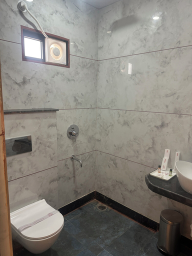 Bathroom 3, Pinky Hotel, Dausa