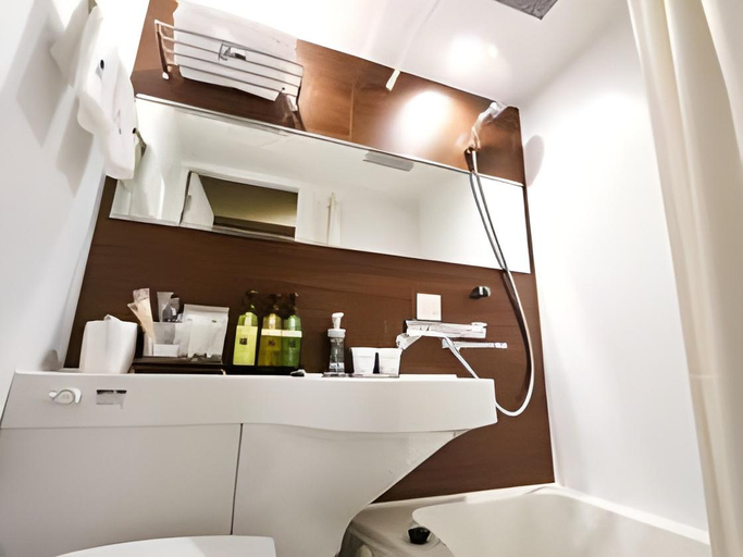 Bathroom 28