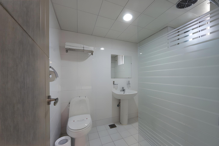 Bathroom 14