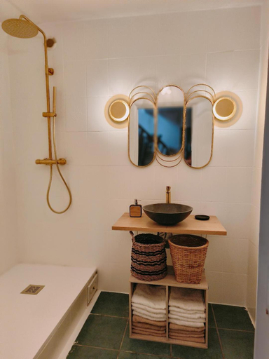 Bathroom, Suite familiale "Le Logis des Ptits Lynx", Jura