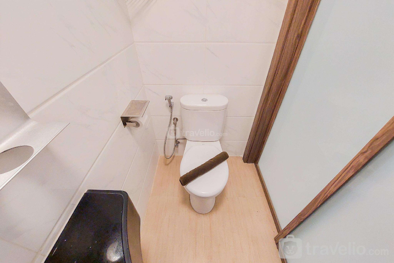 Bathroom 2, Homey Stay Studio at Sky House BSD By Travelio, Tangerang Selatan