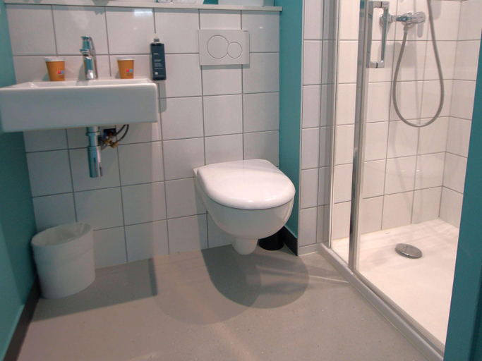 Bathroom 3, Ibis Budget Loudéac Vélodrome, Côtes-d'Armor