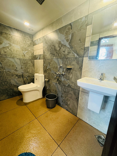 Bathroom 3, Beachparadise Daycruise houseboat, Alappuzha