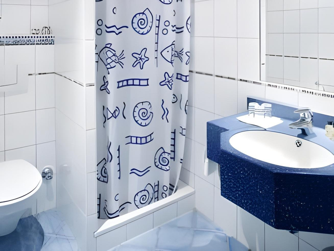 Bathroom 10