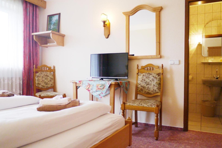 Bedroom 3, Landgasthof Zum Hirschen, Tirschenreuth