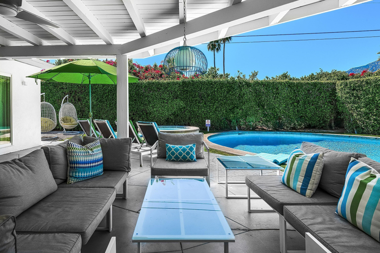 Room 5, The Colony Hideaway - Pool Wifi Spa Private, Riverside