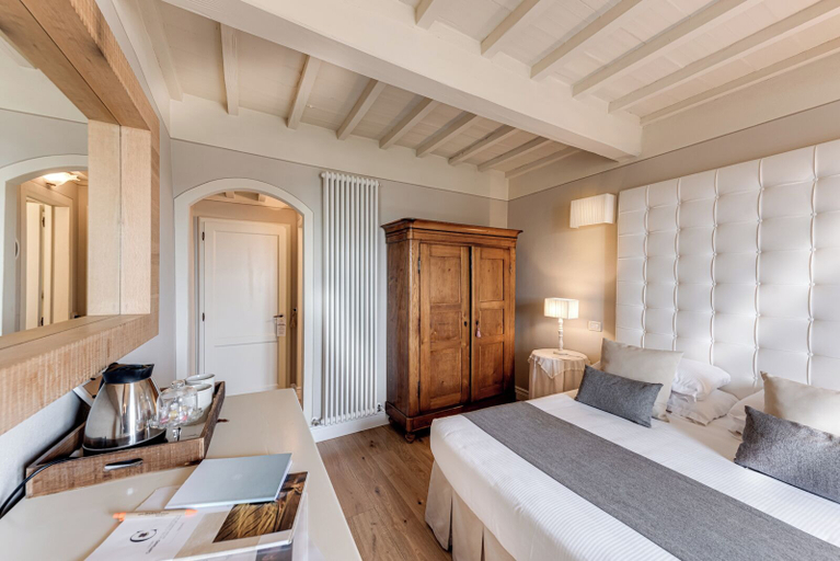 Bedroom 3, Borgo San Quirico d'Orcia B&B - Capitano Collection - Albergo diffuso, Siena