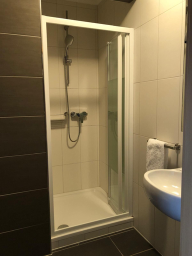 Bathroom 3, Appart-Hotel Gwendy, Mersch