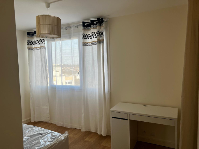 Others 4, Chambre privee dans appartement en colocation 4 chambres Longjumeau proche Orly, Massy, Essonne