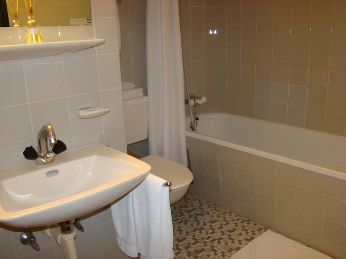 Bathroom 4