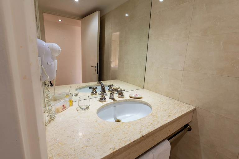 Bathroom 4, Aparthotel Trianon Recoleta, Distrito Federal
