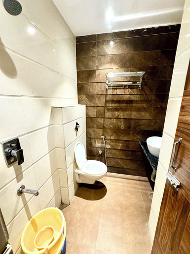 Bathroom 4, Hotel Singh International, Amritsar