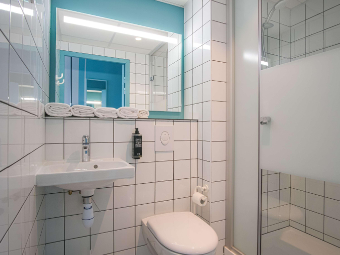 Bathroom, Ibis Budget Toulouse Labège, Haute-Garonne