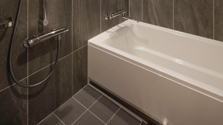 Bathroom 14