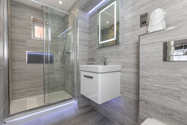 Bathroom 3, Maple Lodge, Wokingham