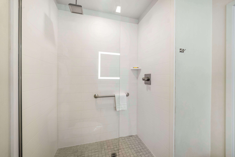 Bathroom 5, Best Western Plus Gardena Inn & Suites, Los Angeles
