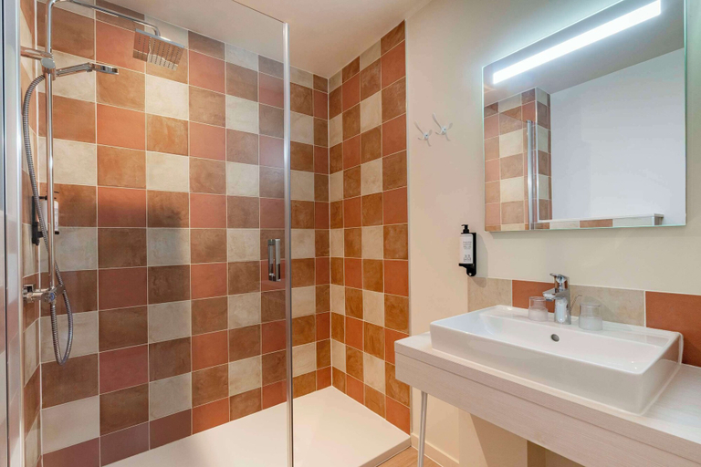 Bathroom 4, Best Western Flers Centre Gare, Orne
