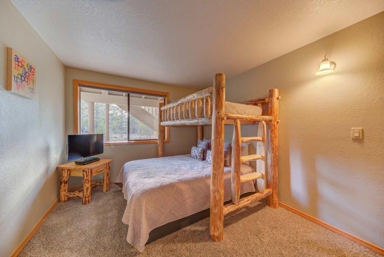 Bedroom 3, Vine Maple Lane 30, Deschutes