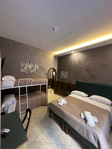 Bedroom 4, Smart station hotel, Napoli