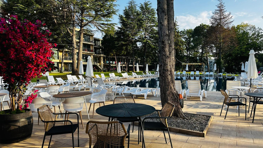 Food & Drinks 5, Queen Nelly Park, Primorsko
