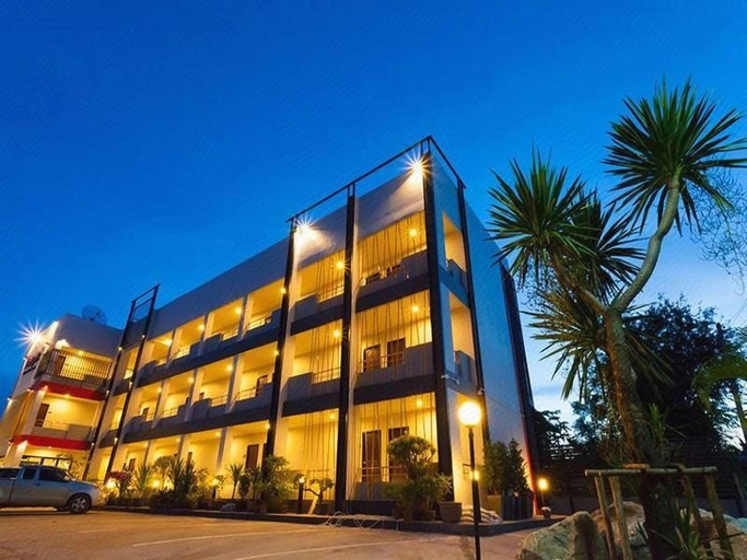 Exterior & Views 14